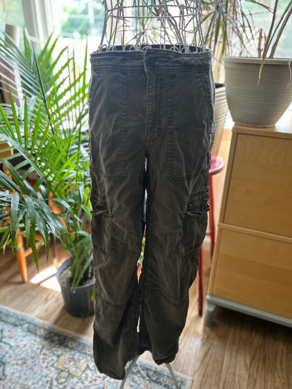 American Eagle stretch cargo pants